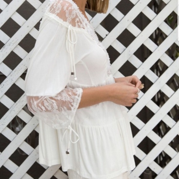 White Lily Lace Blouse - Picture 4 of 5